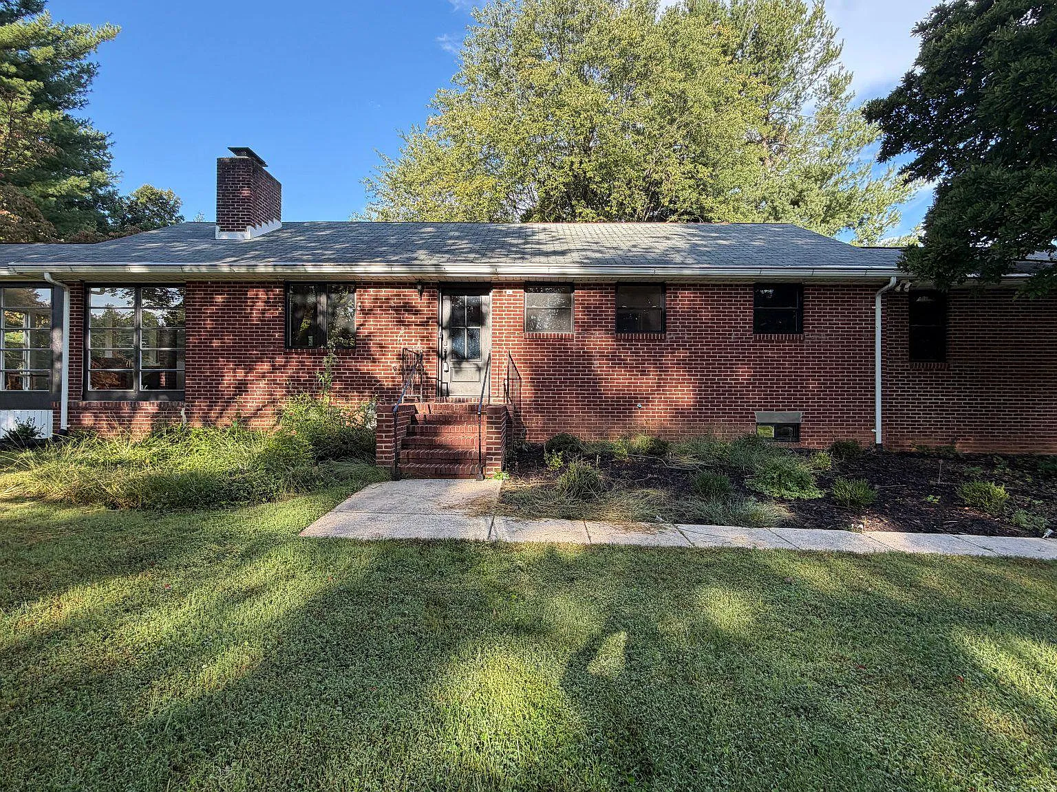 4 bed, 3.0 bath, 2695 sqft, $4,000 — Photo 1