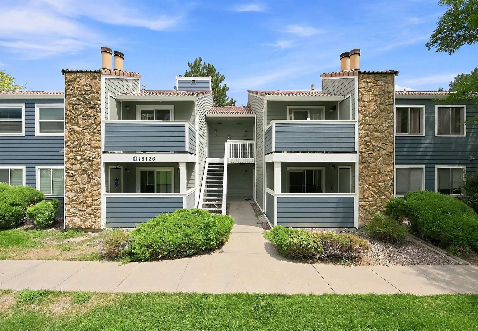 2 bed, 1.0 bath, 817 sqft, $1,341 — Photo 2