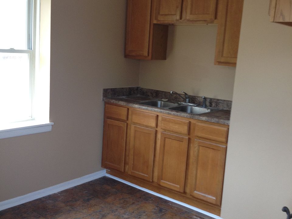 Kitchen, appliances included
