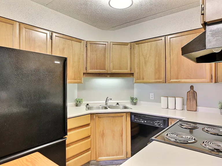 2227 Lorne St #201 — Photo 9