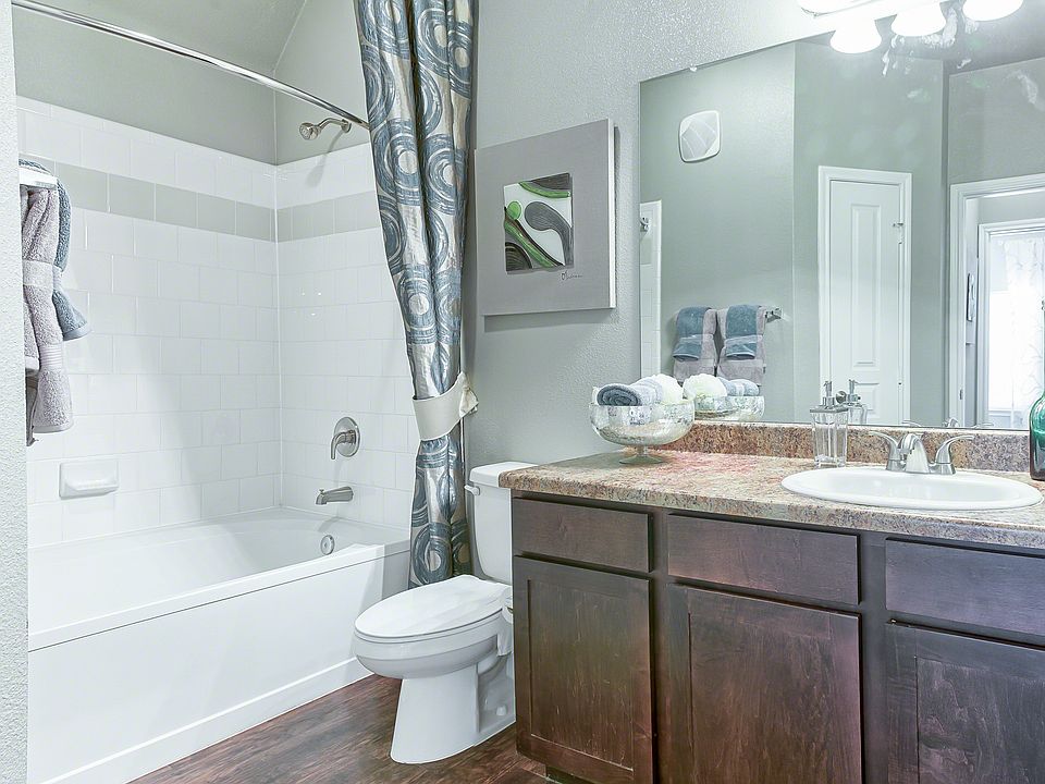 Latigo at Eagle Pass Bathroom