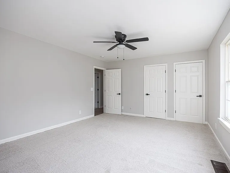 3317B Niagara Dr — Photo 5