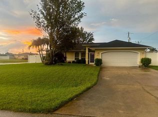1933 NE 5th St, Cape Coral, FL 33909