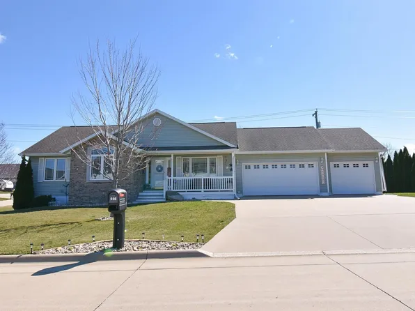 506 16th Ave NE, Independence, IA 50644
