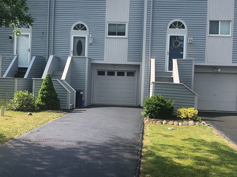 1st image of 131 Iron Oak Cir