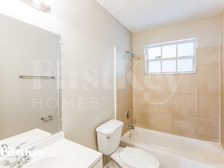 4115 NW 185th St — Photo 17