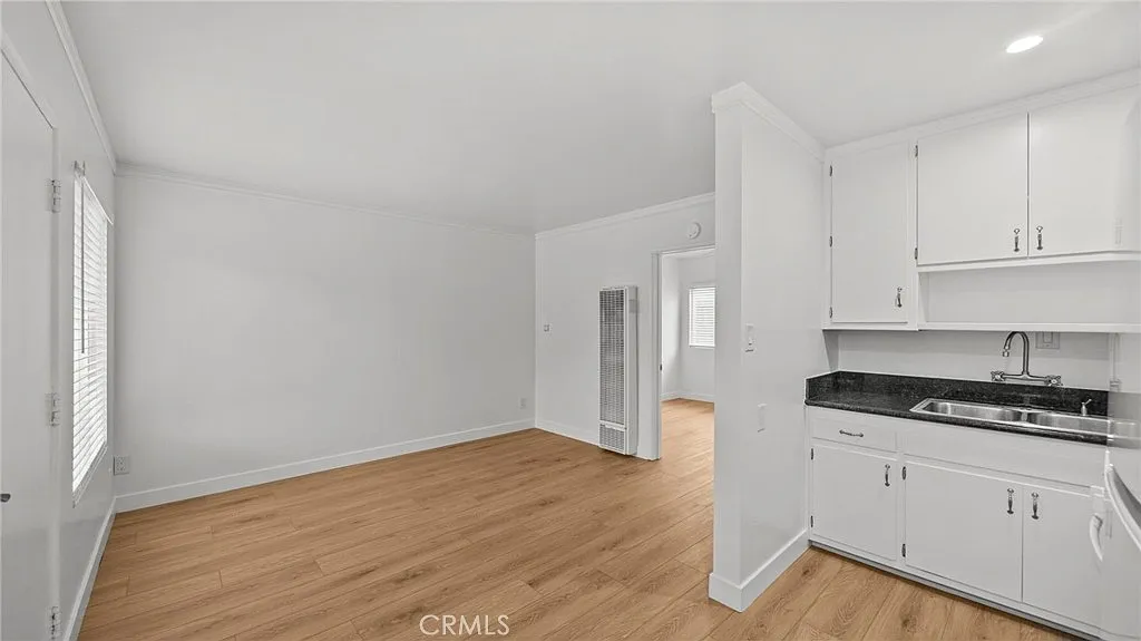 1 bed, 400 sqft, $1,895 — Photo 2