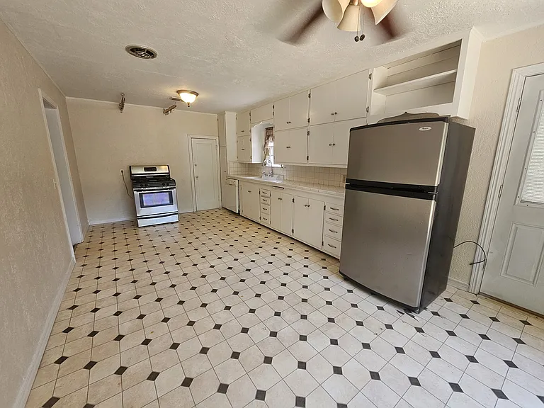 1331 NW Cherry Ave — Photo 8