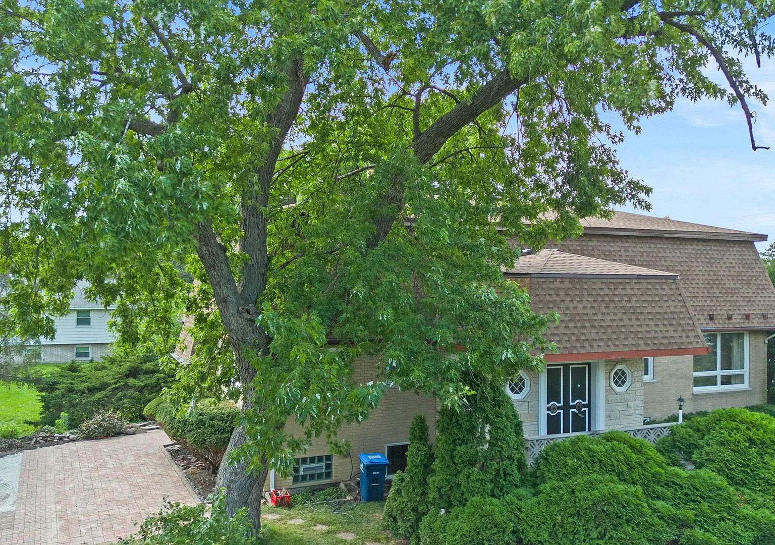 4 bed, 1693 sqft, $3,700 — Photo 4
