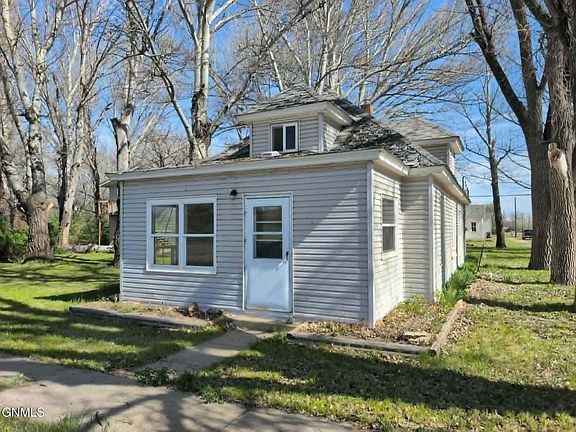 3rd image of 203 Nolan Ave W