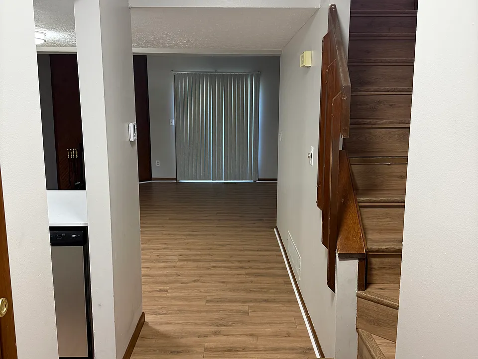 100 Oak Creek Ct #5