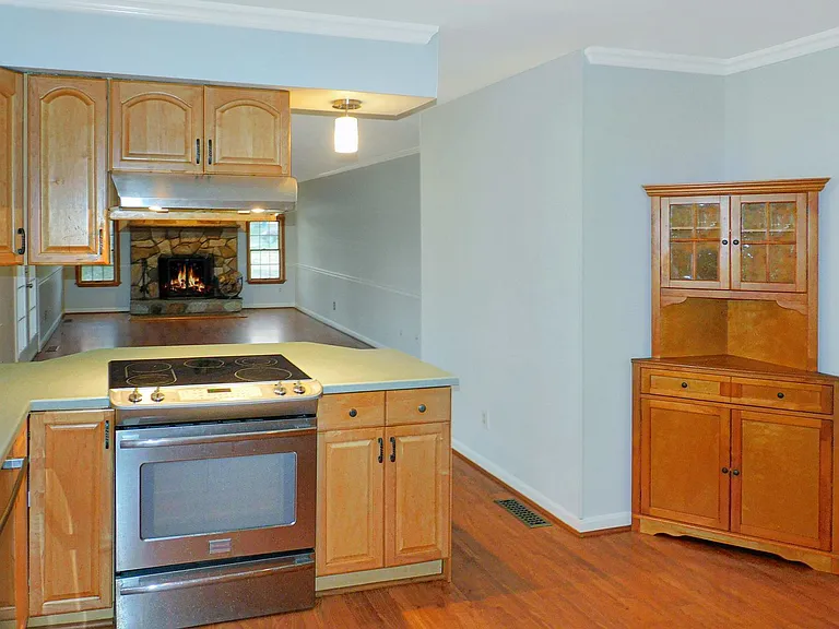 1332 Redwood Cir — Photo 5