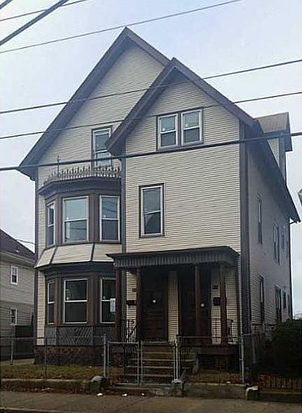 2nd image of 394 Lonsdale Ave