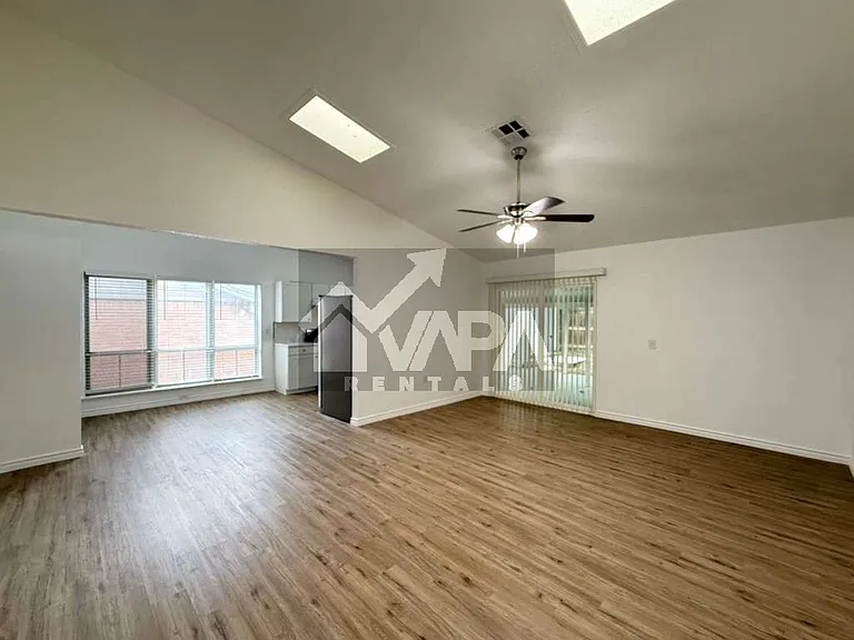 7729 Narrow Pass Dr — Photo 6