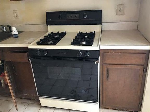 5th image of 14 Lawry Ct