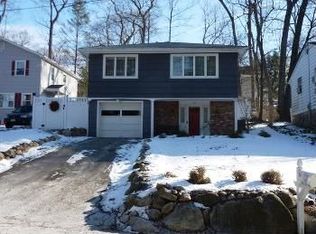 23 Pequot Rd, Ringwood, NJ 07456