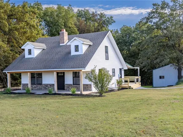 940 NE 981st Rd, Windsor, MO 65360