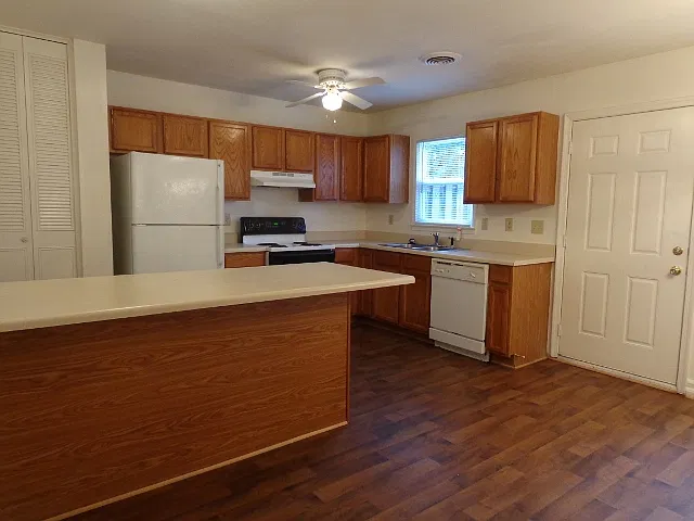 2 bed, 2.5 bath, 1332 sqft, $1,855 — Photo 1