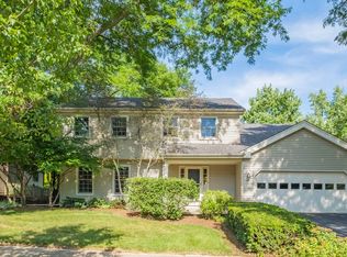 11 Brookfield Ln, Geneva, IL 60134