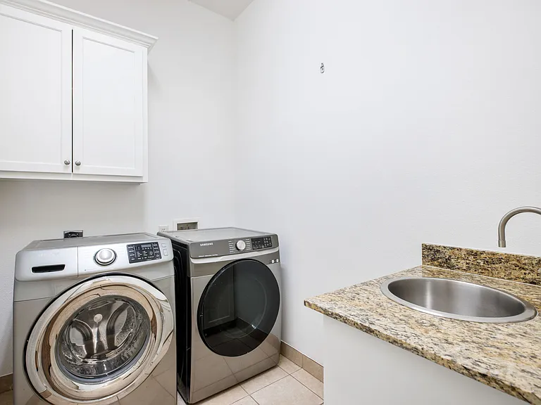 3606 S Versailles Ave — Photo 41