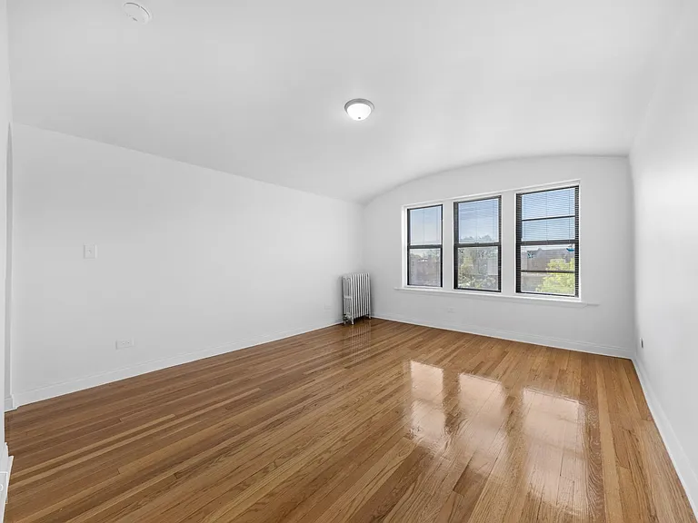 7657 S East End Ave — Photo 8