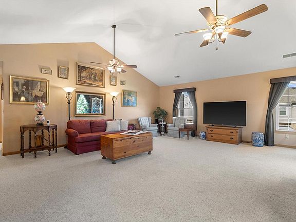 4th image of 1122 N Sunnyslope DRIVE #203