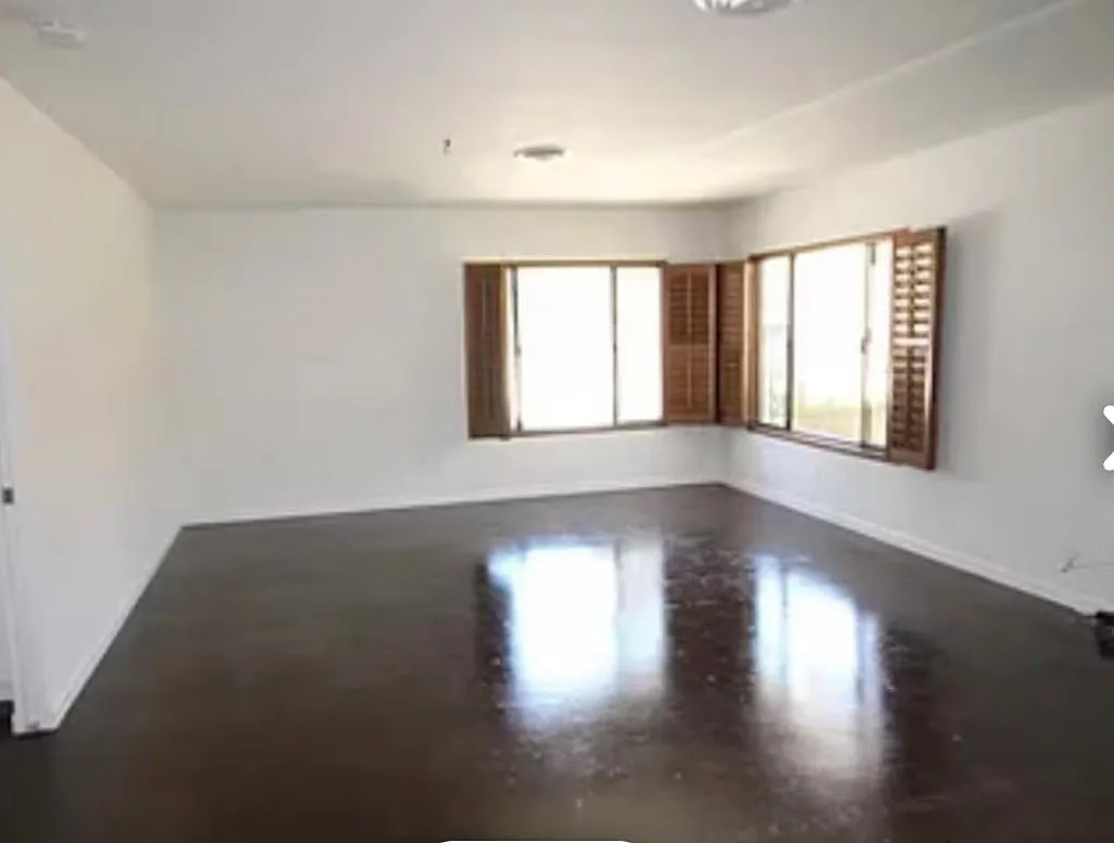 Building Photo - 1480 E Palm Tree Dr