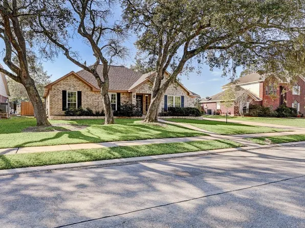 913 Ripplingbrook Dr, Seabrook, TX 77586