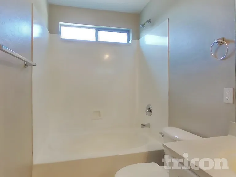 13961 W Maui Ln — Photo 10