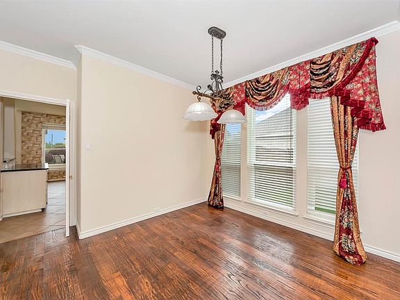 4th image of 1085 Cornell Dr
