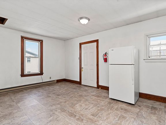 5th image of 107A E Burd St #0