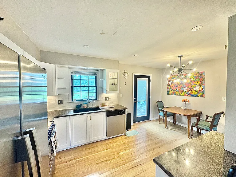 319 E 100th Ter — Photo 3