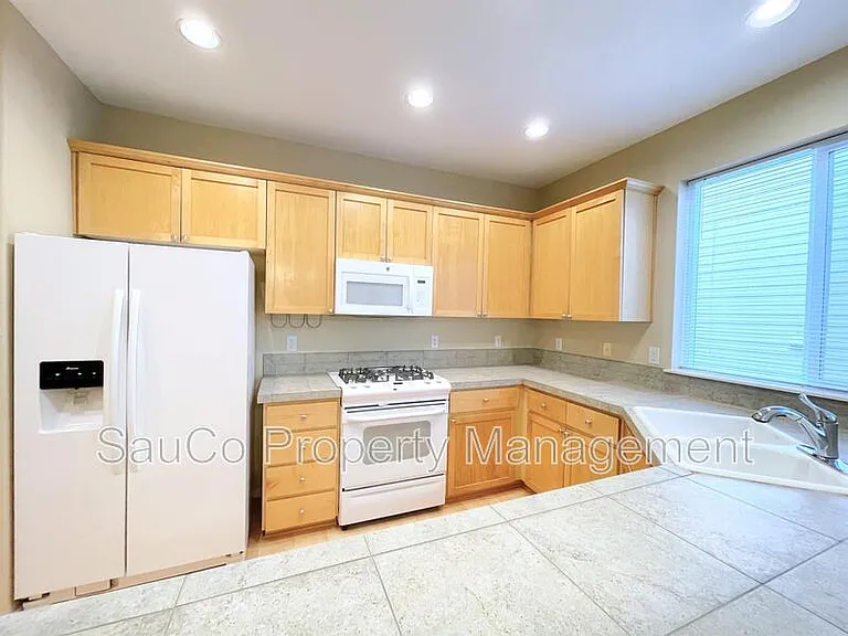 1146 SE Westerland St — Photo 6