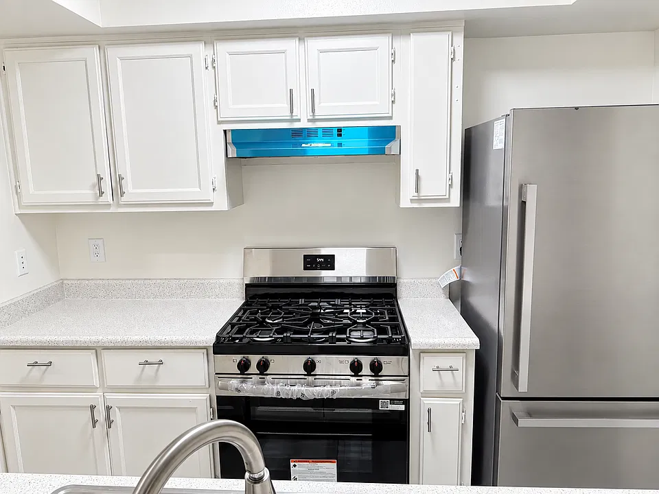 15020 Burbank Blvd #103