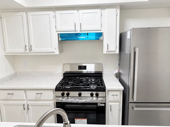 15020 Burbank Blvd, Van Nuys, CA