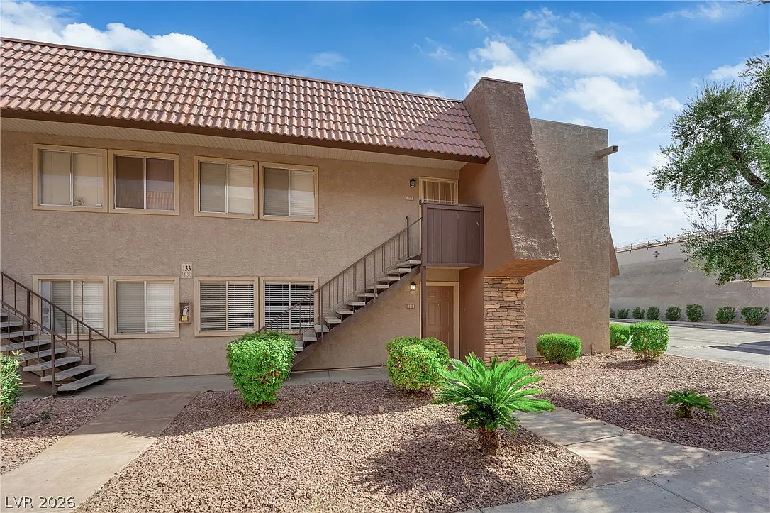 3 bed, 2.0 bath, 1444 sqft, $1,650 — Photo 2