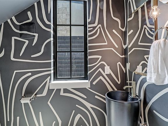 4th image of 1402 Drake Ave