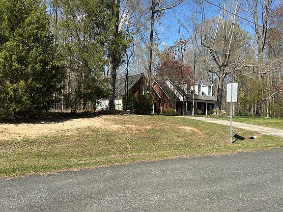 3rd image of 451 Hunting Creek Rd