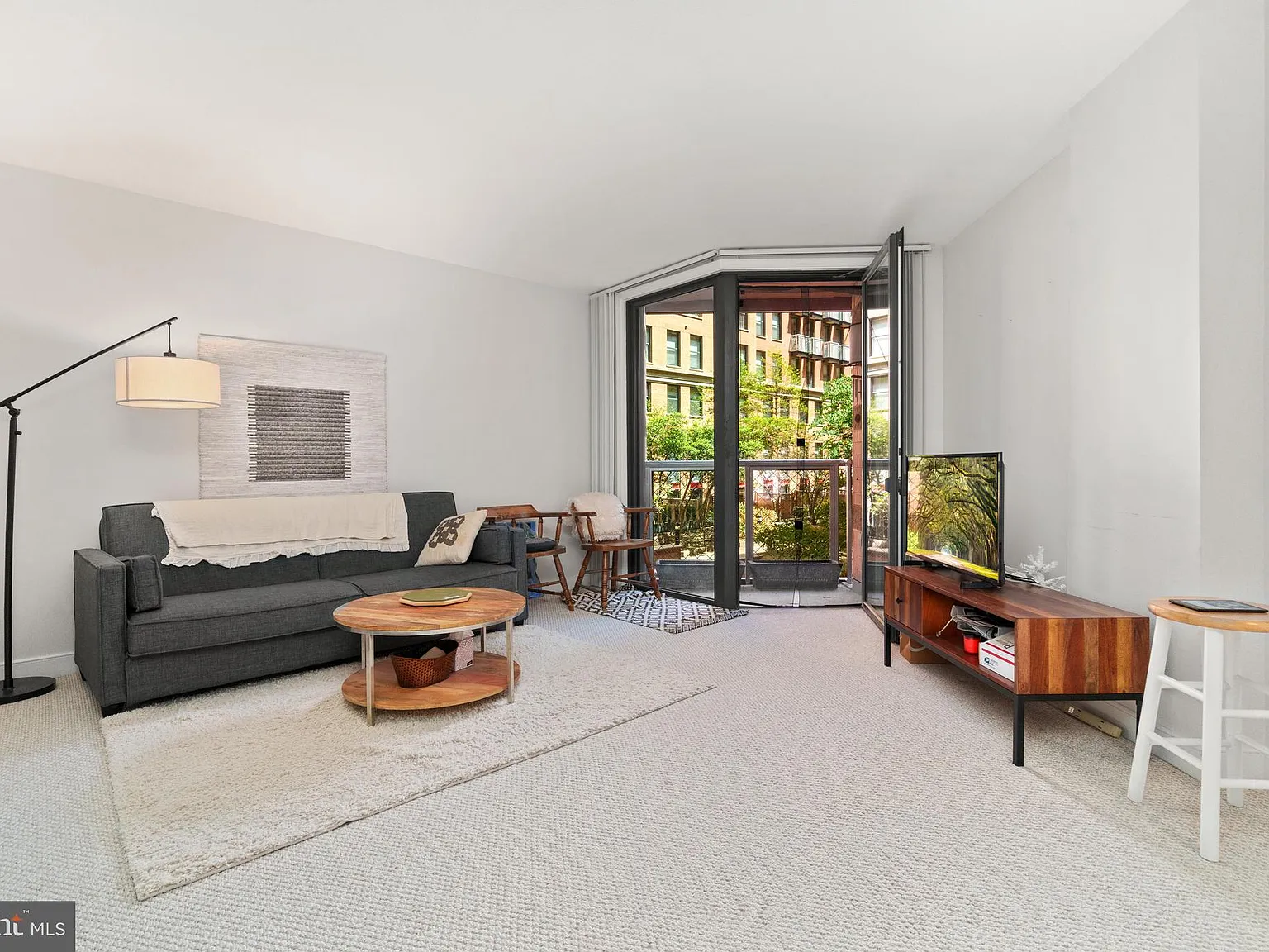 Central — Photo 1
