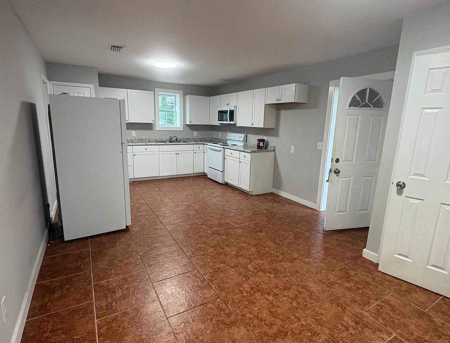 3 bed 2 bath in heart of downtown Brunswick — Photo 1