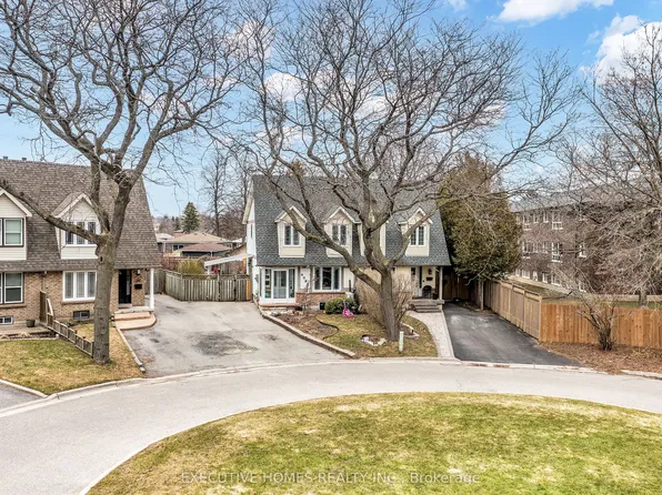 318 Rondeau Ct, Oshawa, ON L1J 6N4