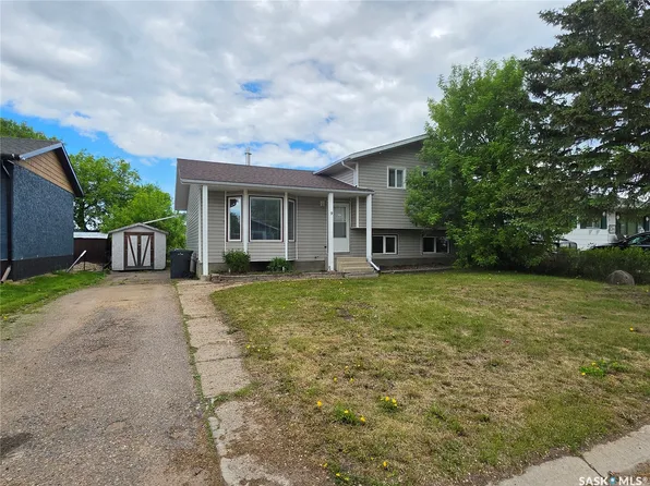 9 Stack Crescent, Meadow Lake, SK S9X 1B6