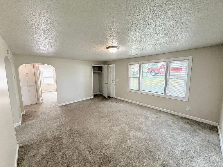 6215 Lathrop Ave — Photo 4