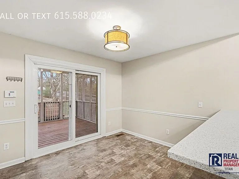 7184 Chester Rd — Photo 16