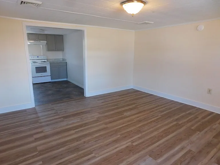 423 Bouy St — Photo 9