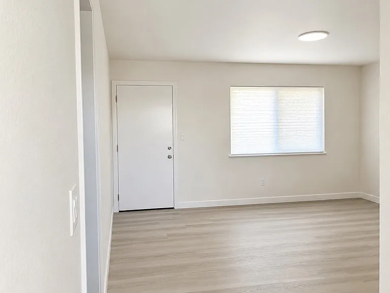 727 E Duane Ave #3 — Photo 2