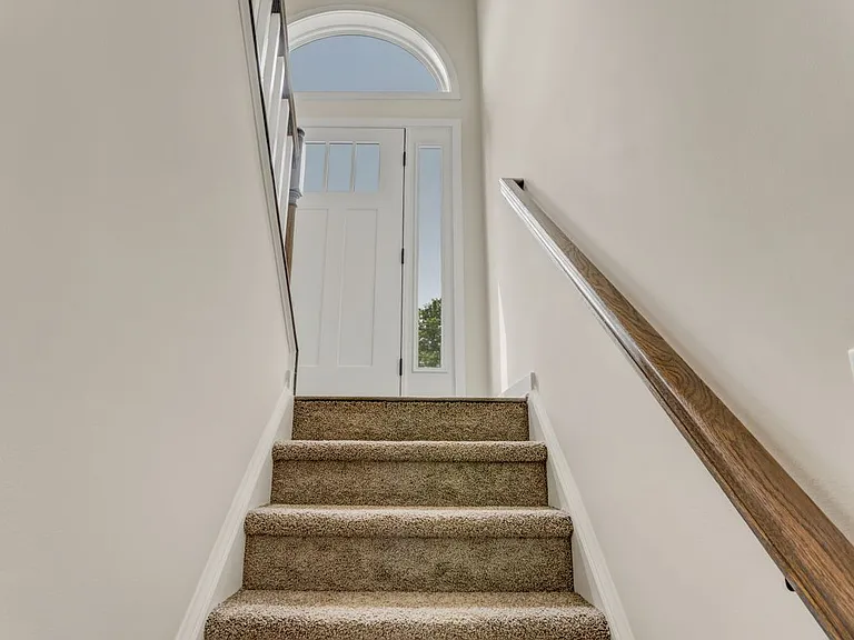 19 Carol St — Photo 30
