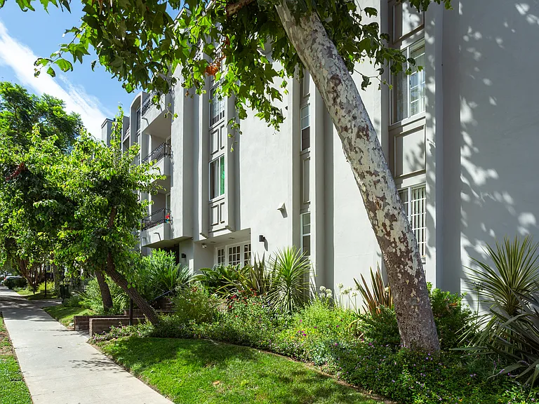1601 Selby Ave #401 — Photo 3