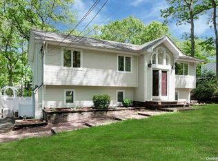 35 Hillside Ave, Saint James, NY 11780