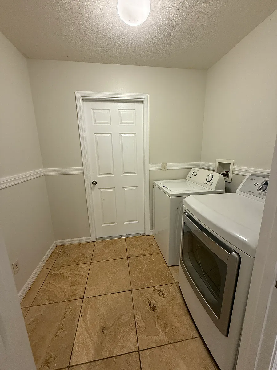 Building Photo - 7970 N Maltese Dr